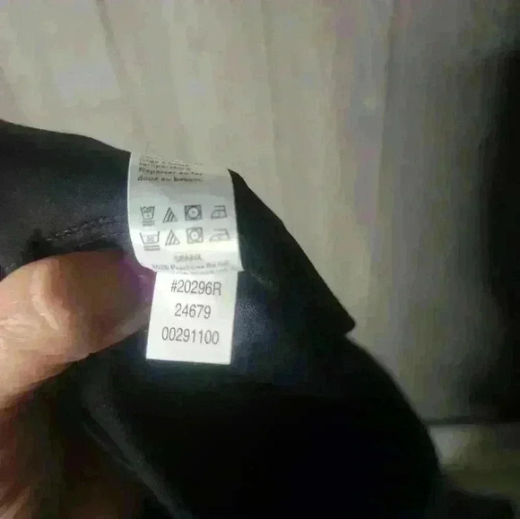 Womens Spanx Dark wash Capris. SIZE MEDUIM. - Picture 6 of 6